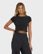 DAILY TEE - BLACK SANDS