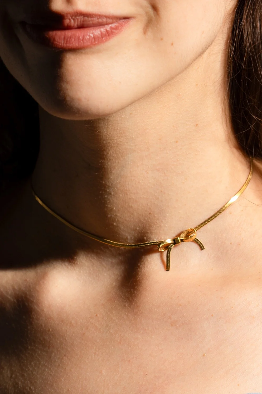 BOW CHOKER NECKLACE-GOLD