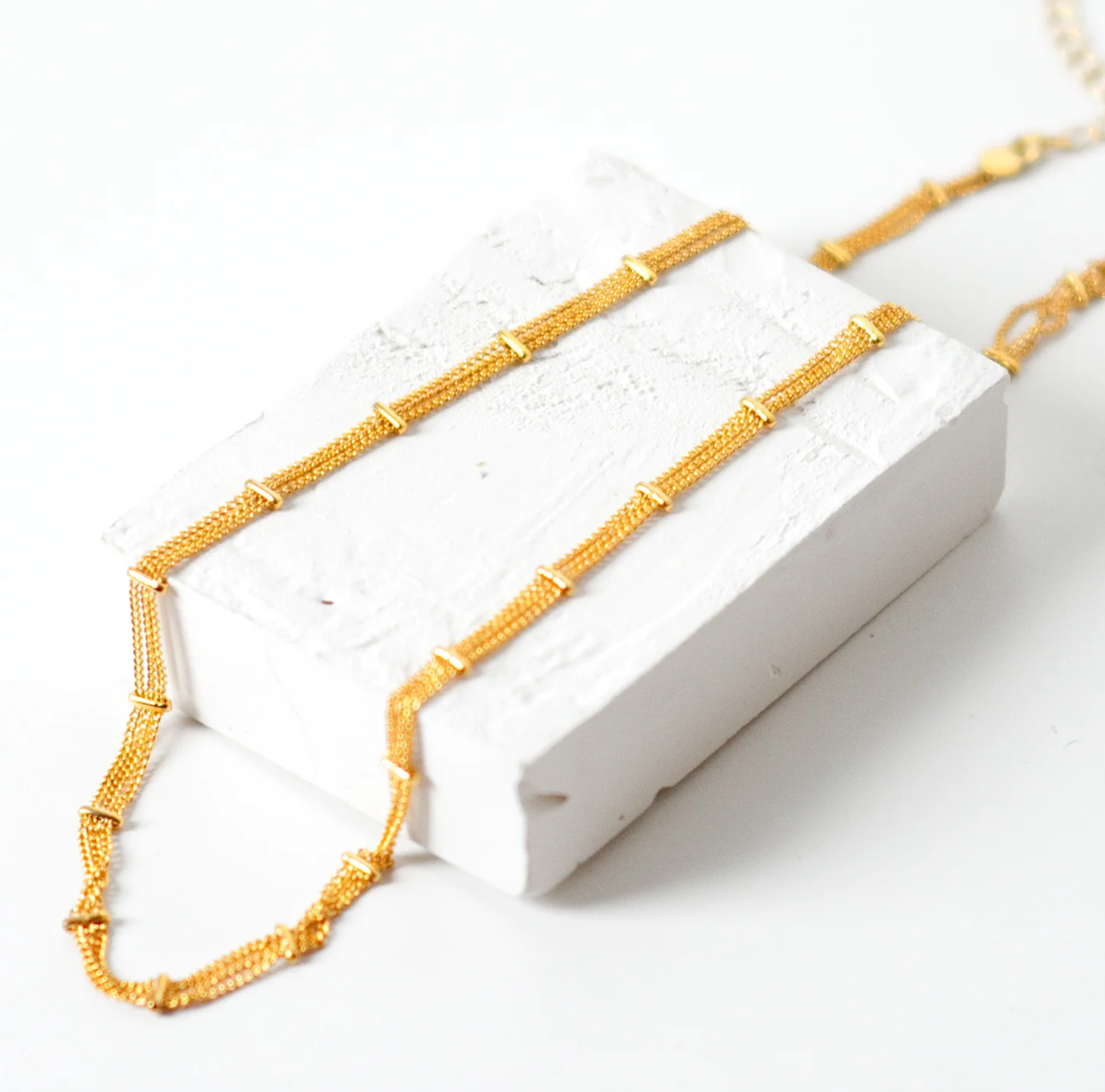 SATELLITE CHAIN NECKLACE