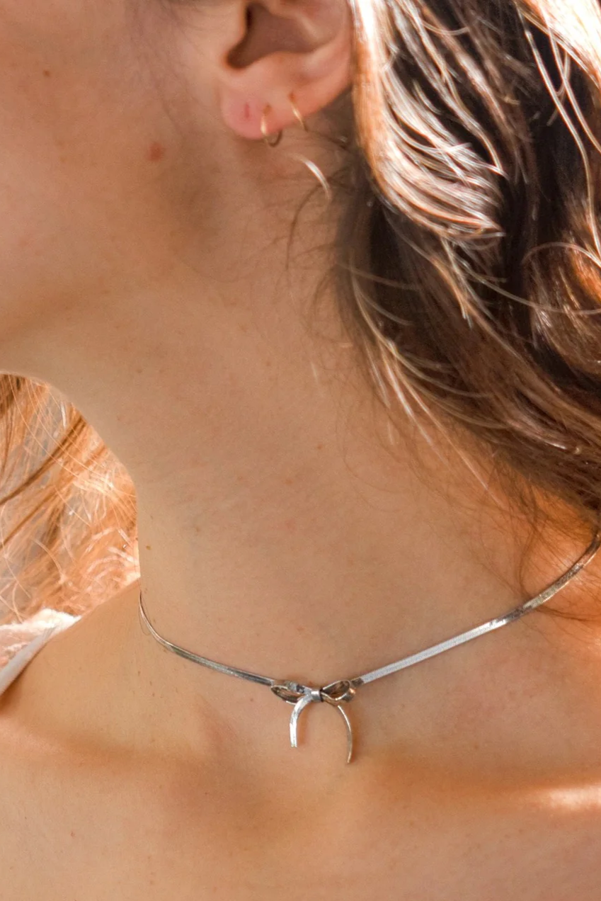 BOW CHOKER NECKLACE