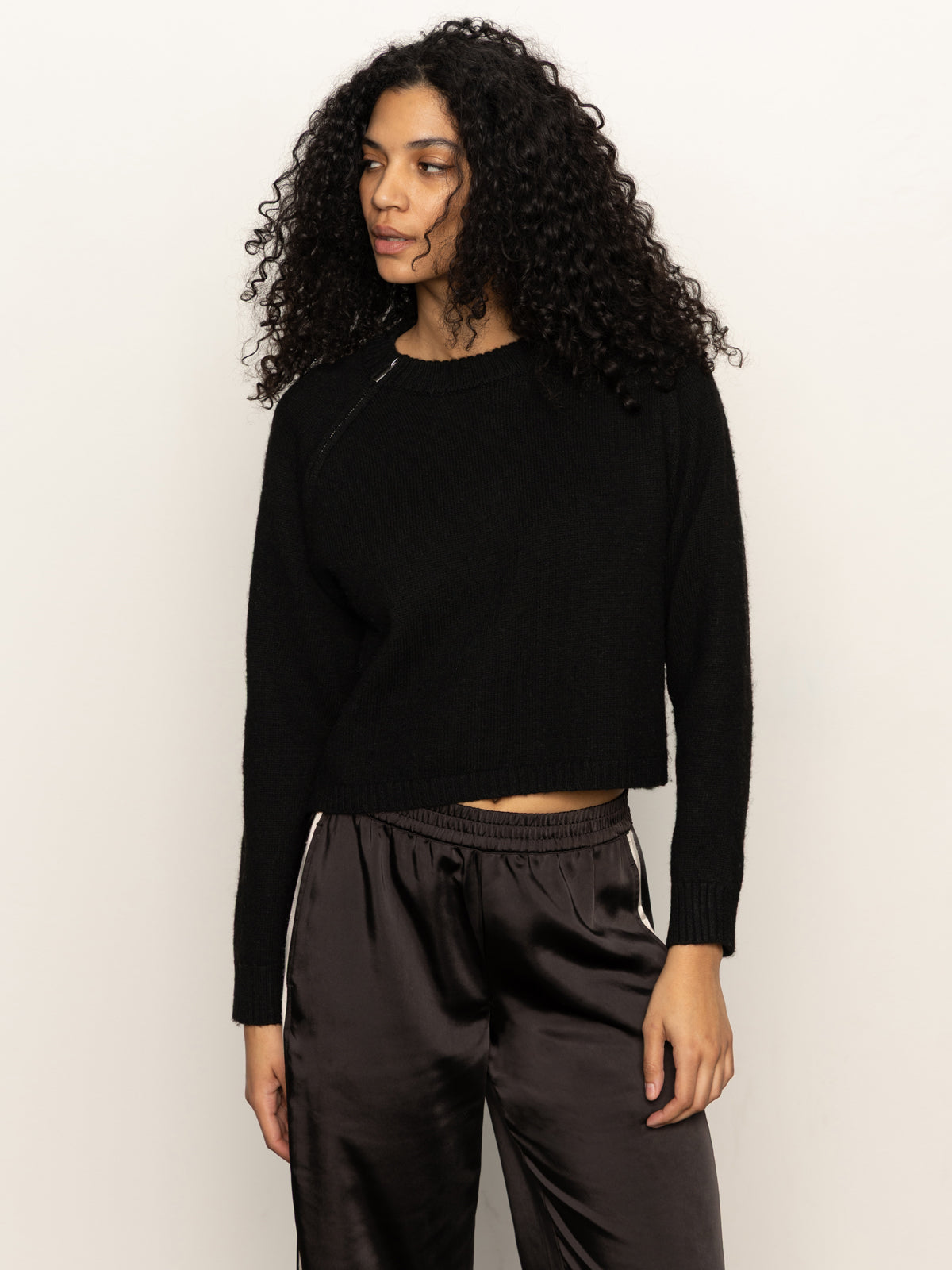 ZIP IT SWEATER - BLACK