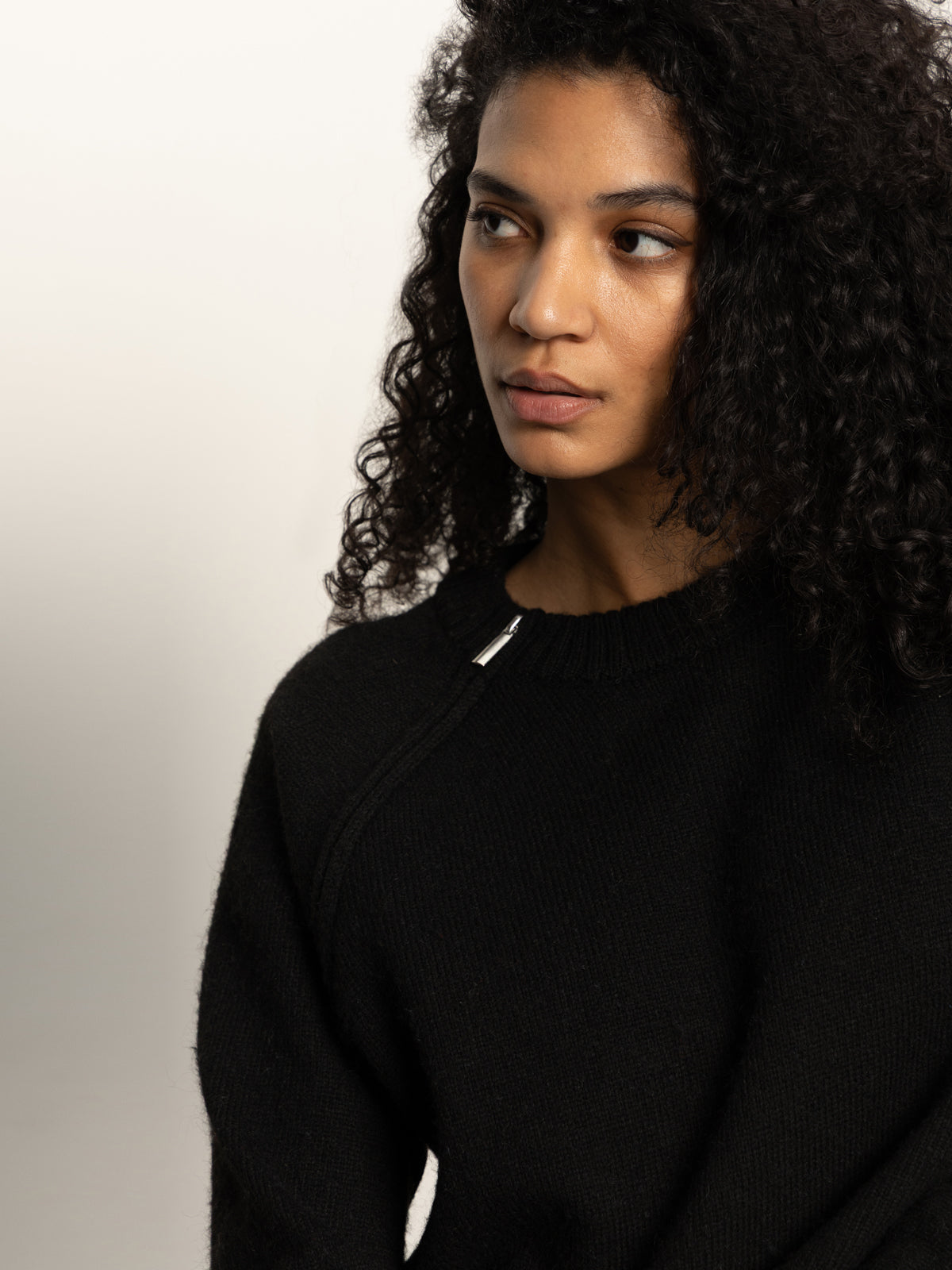 ZIP IT SWEATER - BLACK