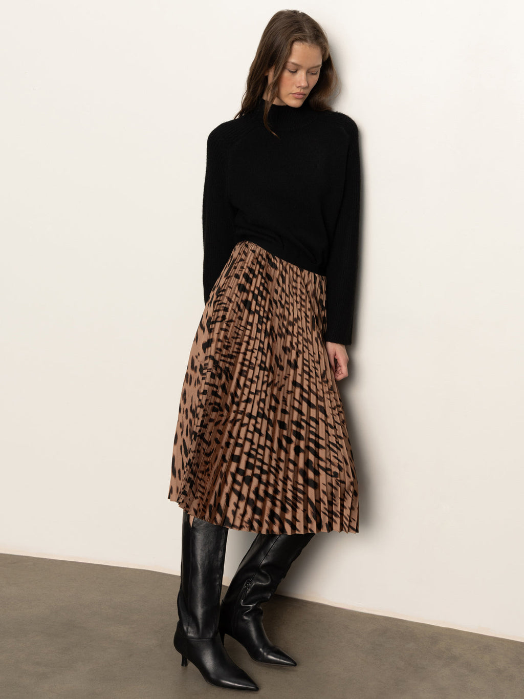 NOSTALGIA PLEATED MIDI SKIRT - MOCHA LEO