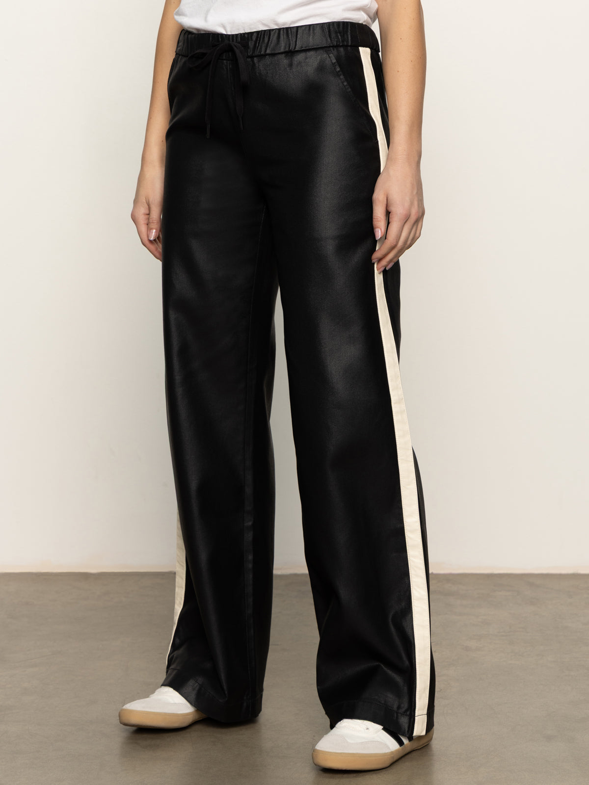 COATED WILL TRACK PANT - BLACK