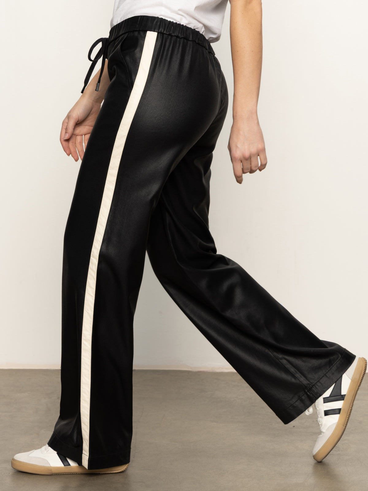 COATED WILL TRACK PANT - BLACK