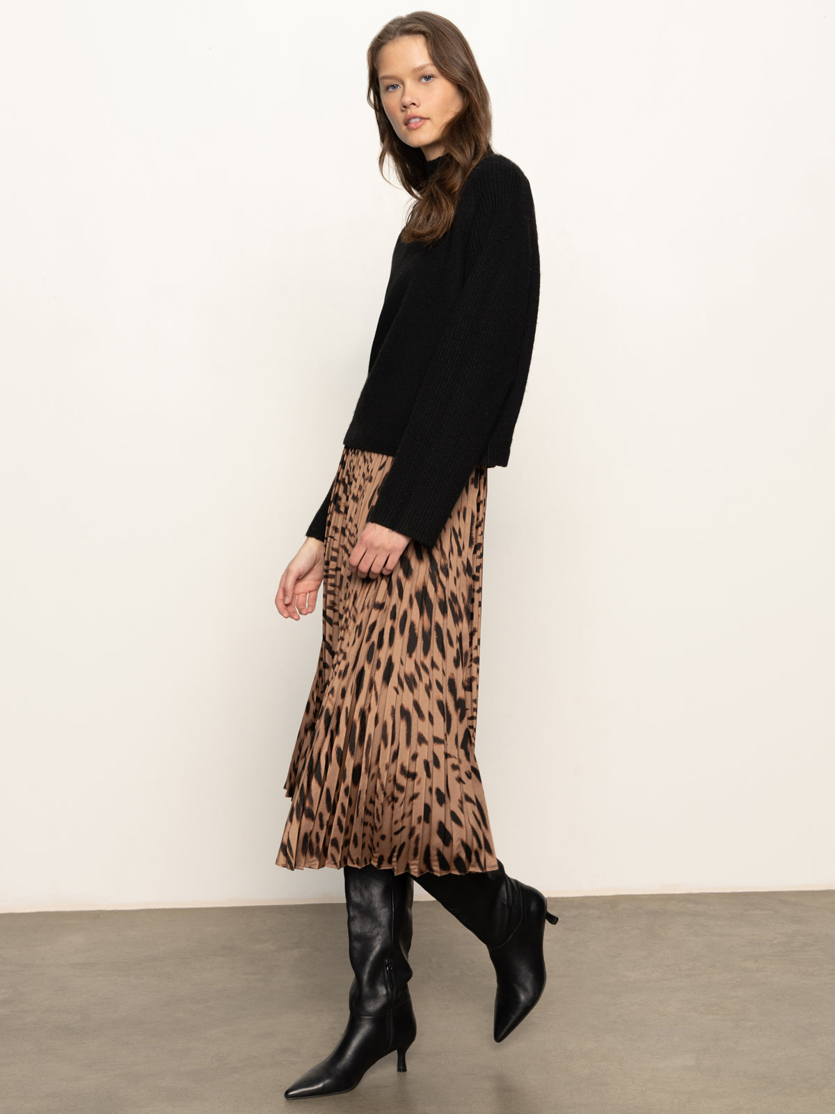 NOSTALGIA PLEATED MIDI SKIRT - MOCHA LEO