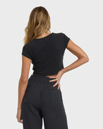 DAILY TEE - BLACK SANDS