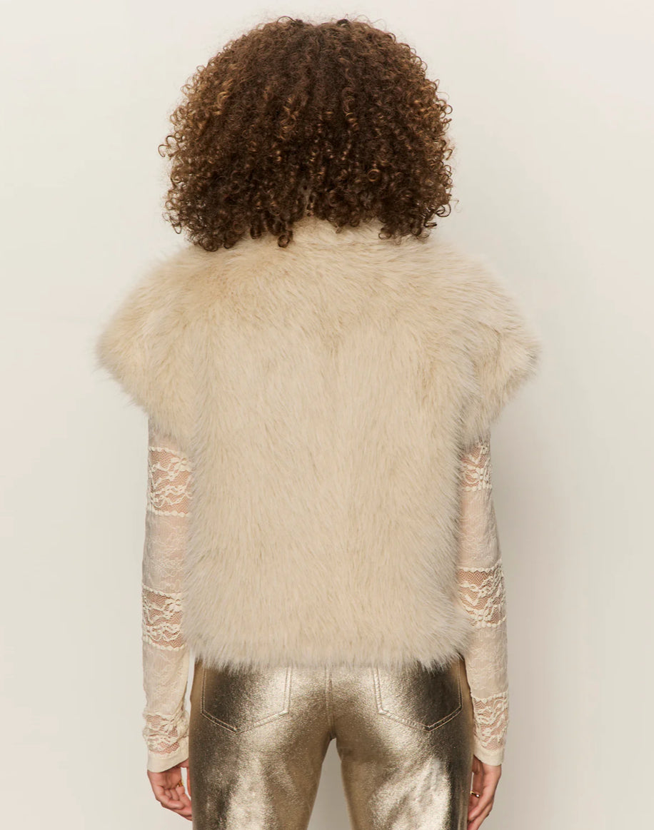 SILKY FAUX FUR VEST-ALMOND CREAM