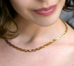 BRAIDED NECKLACE-GOLD