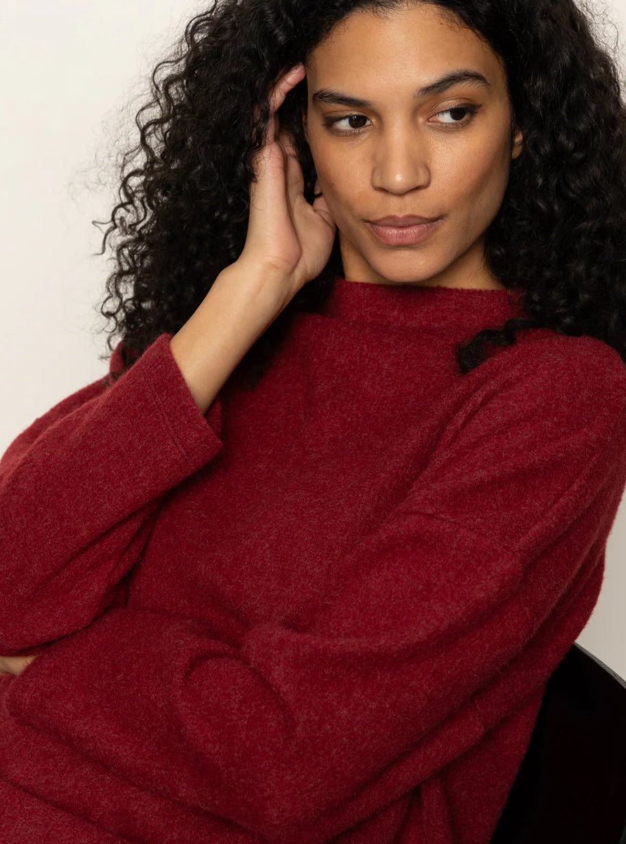 CHANGE OF PACE TOP-CRIMSON