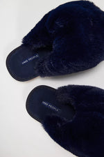 SNOWBALL SLIPPER-NAVY FAUX FUR