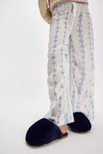 SNOWBALL SLIPPER-NAVY FAUX FUR