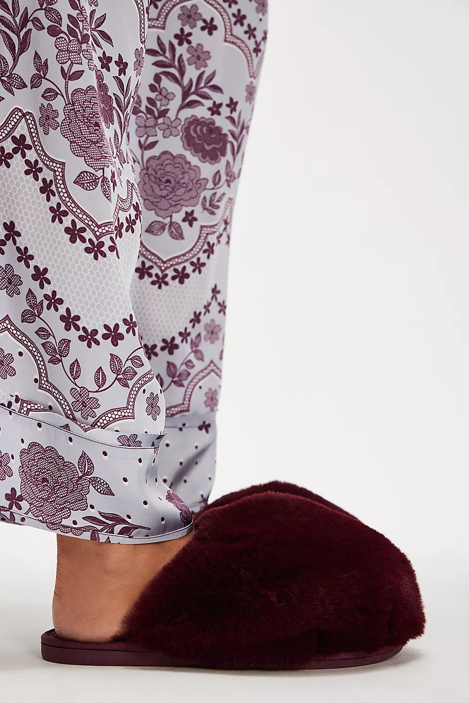 SNOWBALL SLIPPER-CABERNET FAUX FUR