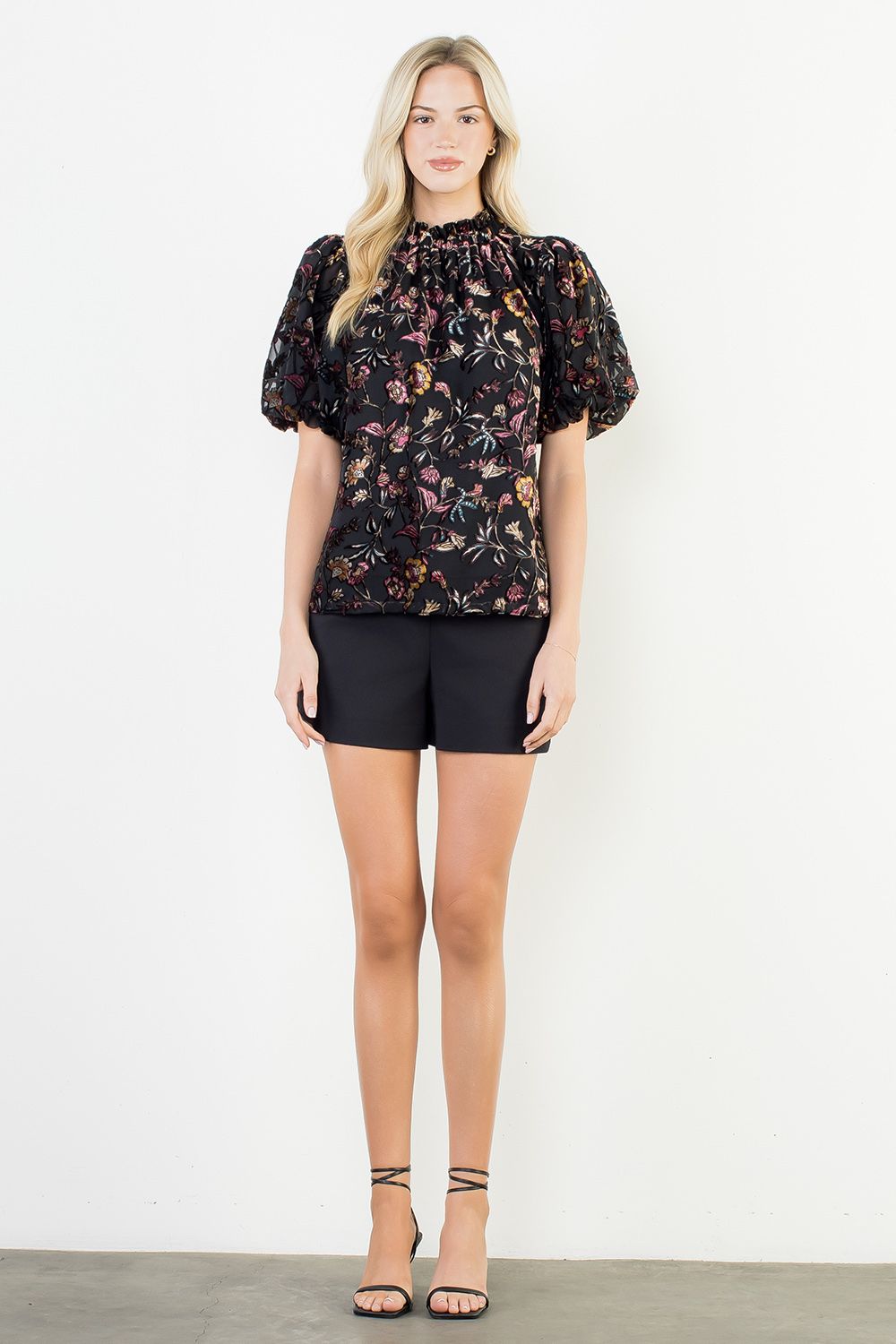 PUFF SLEEVE TOP W/VELVET PRINT