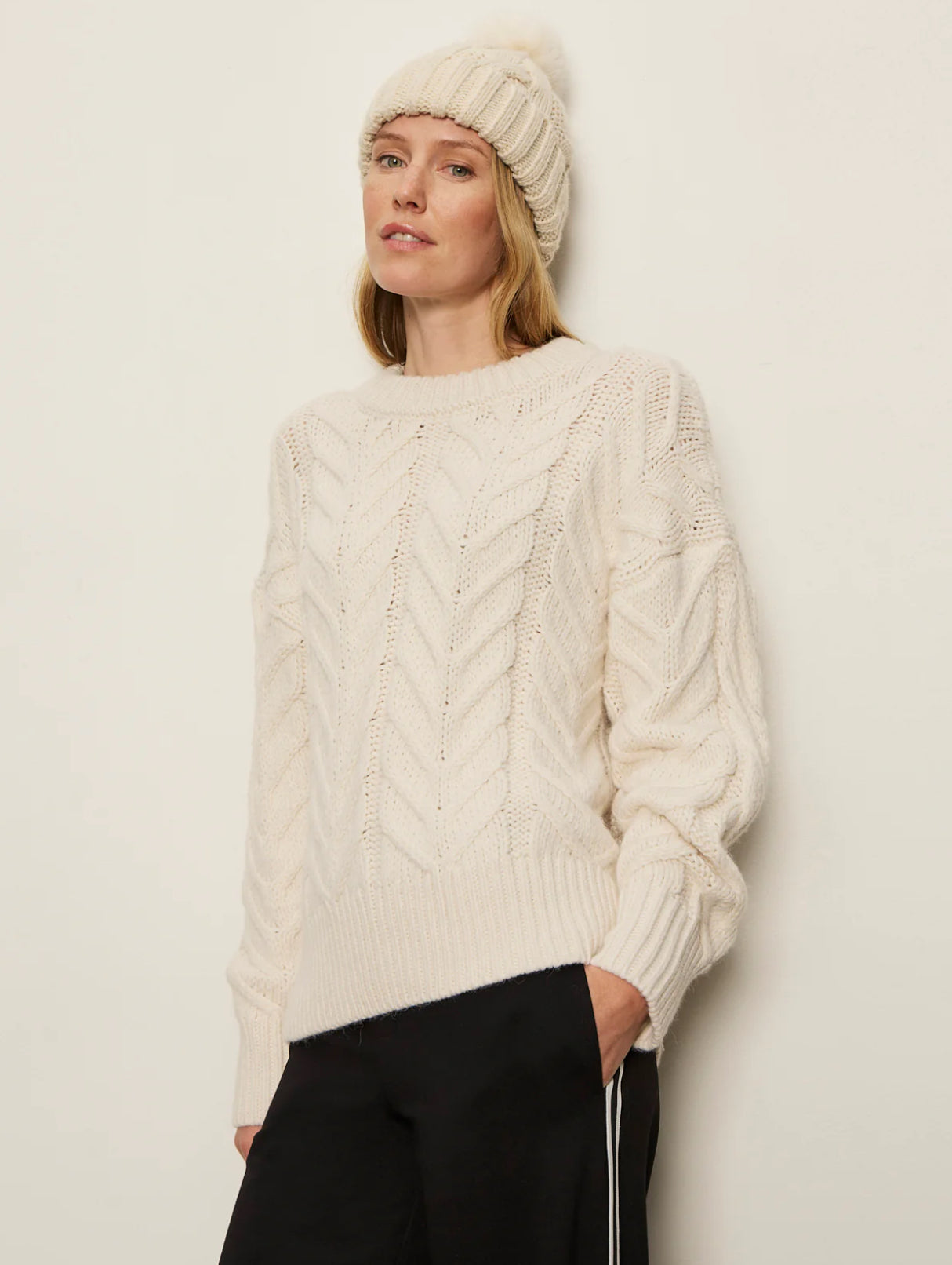SNOW BUNNY STATEMENT SWEATER-CHALK