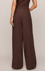 Z SUPPLY Magnolia Linen Pant in Chocolate Cherry, back view on model showing wide-leg silhouette and welt pockets
