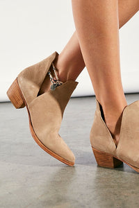 CHARM DOUBLE V ANKLE BOOT - CAMEL SUEDE